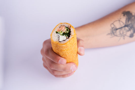 Handroll Salmón, cebollín y queso crema