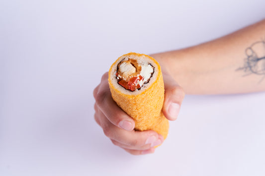 Handroll Pollo crispy, morrón y queso crema